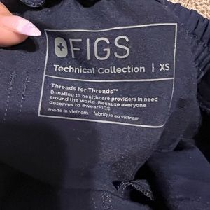 XS Women’s NAVY Blue Figs Scrub Set - NWOT